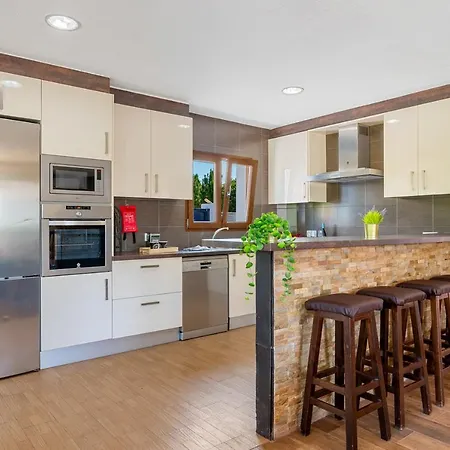 וילה Rebeca - Plusholidays *