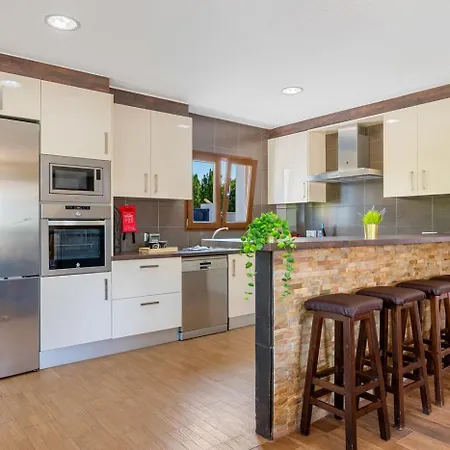 Rebeca - Plusholidays Ifach