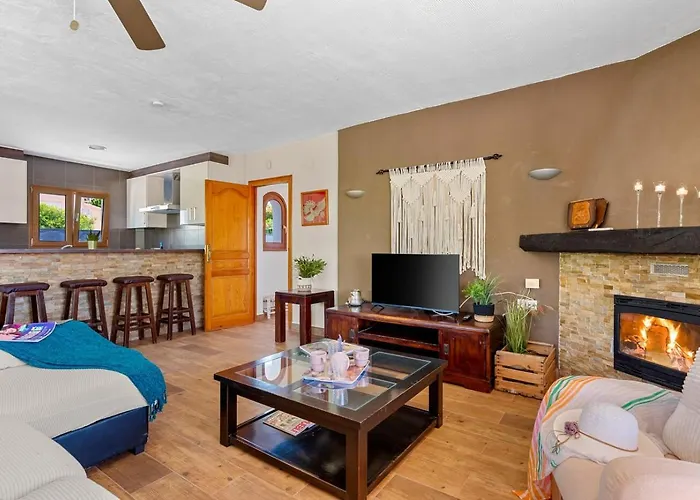 Rebeca - Plusholidays Villa Ifach