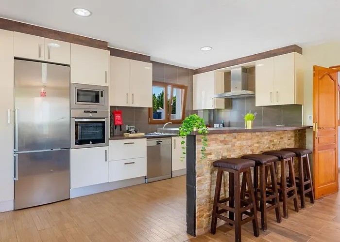 Rebeca - Plusholidays Ifach